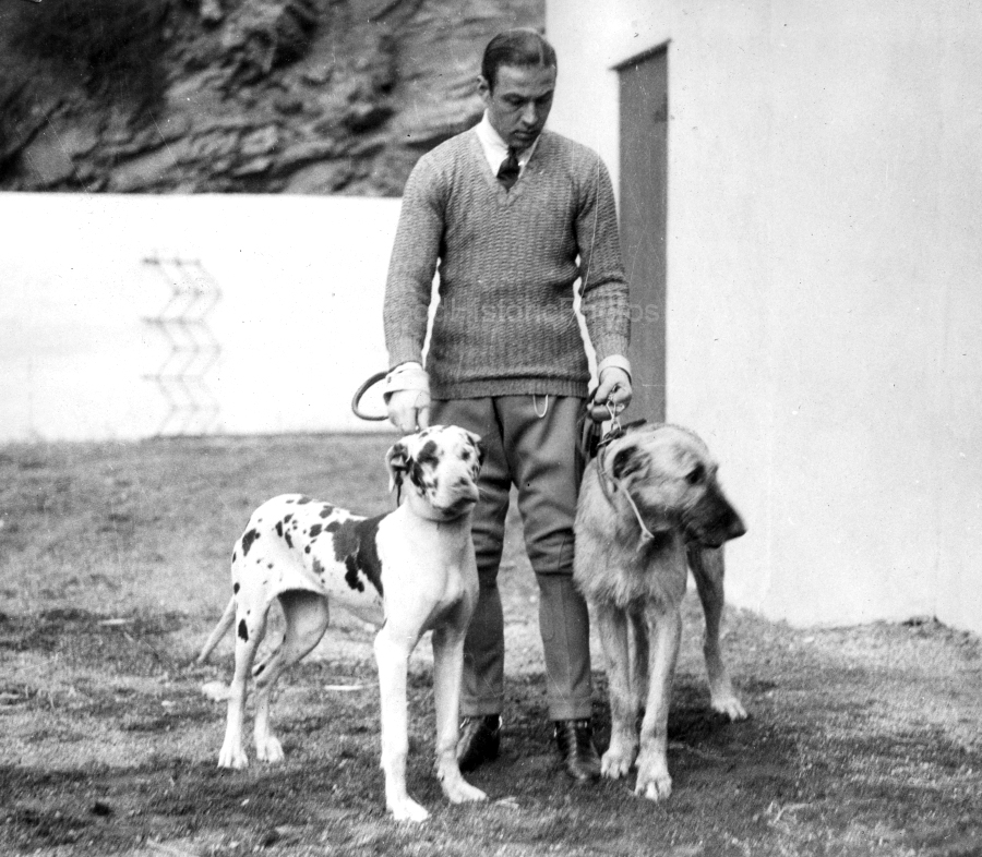 Rudolph Valentino 1925 WM.jpg